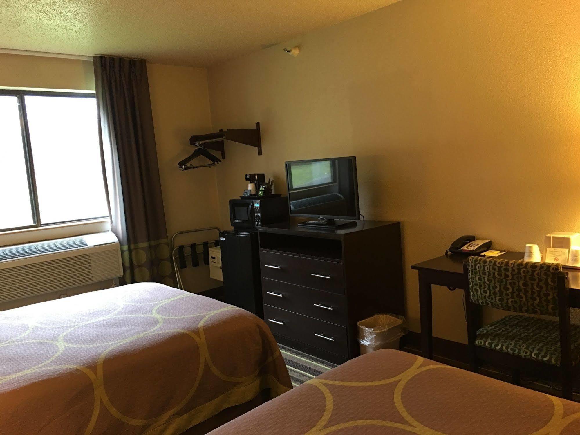 Hotel Super 8 By Wyndham Weston Wv Zewnętrze zdjęcie